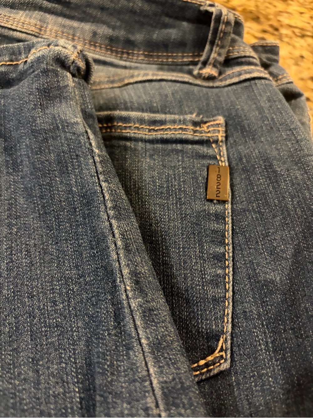 1822 Denim Women's Skinny Jeans in Medium Blue Wash